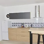Pop En Roussillon 아파트