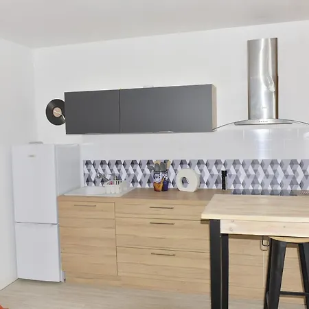Pop En Roussillon Apartment