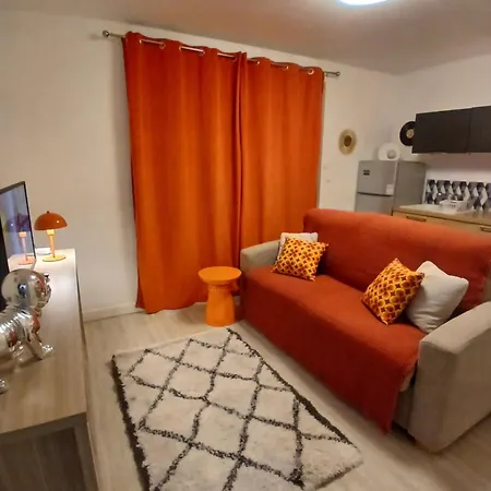 Pop En Roussillon Apartment